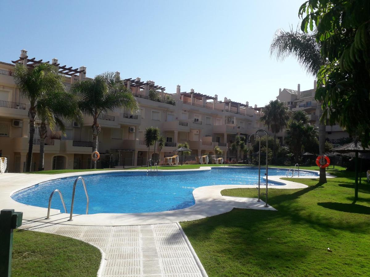 Duquesa Fairways, A Spacious Apartment With Fabulous Views And Facilities Manilva Exterior photo