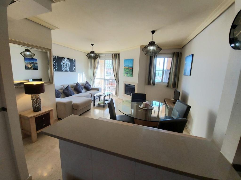 Duquesa Fairways, A Spacious Apartment With Fabulous Views And Facilities Manilva Exterior photo