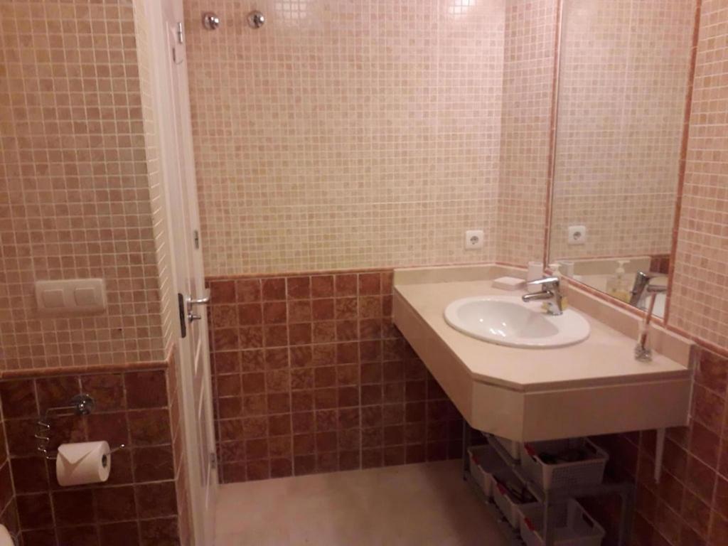 Duquesa Fairways, A Spacious Apartment With Fabulous Views And Facilities Manilva Exterior photo