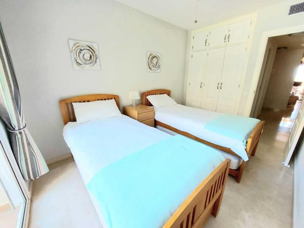 Duquesa Fairways, A Spacious Apartment With Fabulous Views And Facilities Manilva Exterior photo
