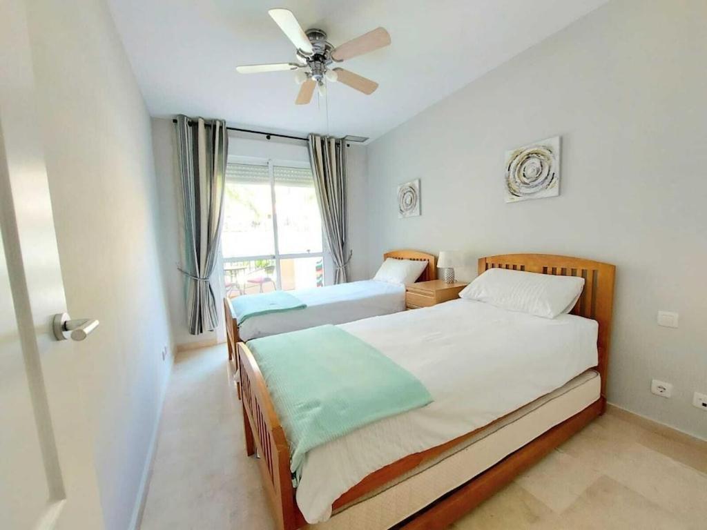 Duquesa Fairways, A Spacious Apartment With Fabulous Views And Facilities Manilva Exterior photo