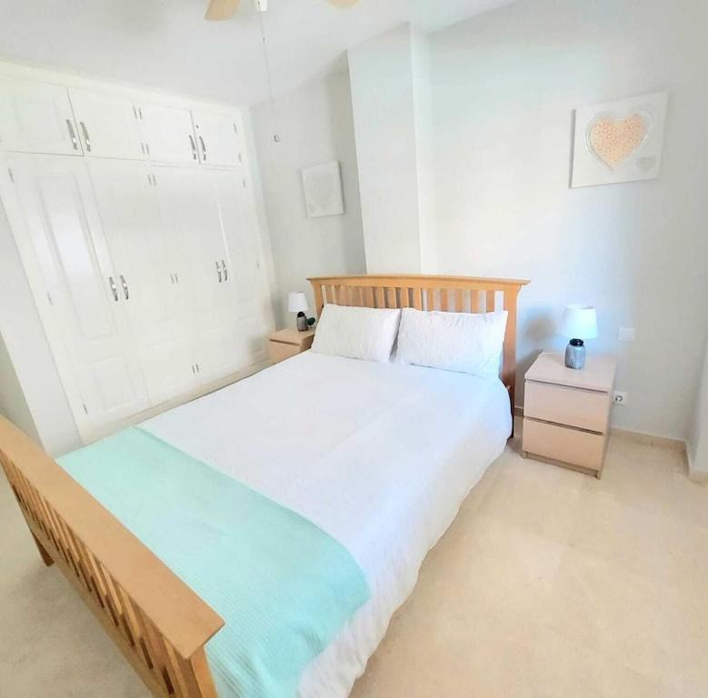 Duquesa Fairways, A Spacious Apartment With Fabulous Views And Facilities Manilva Exterior photo